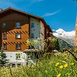 Haus Alpenglück * Saas-Fee