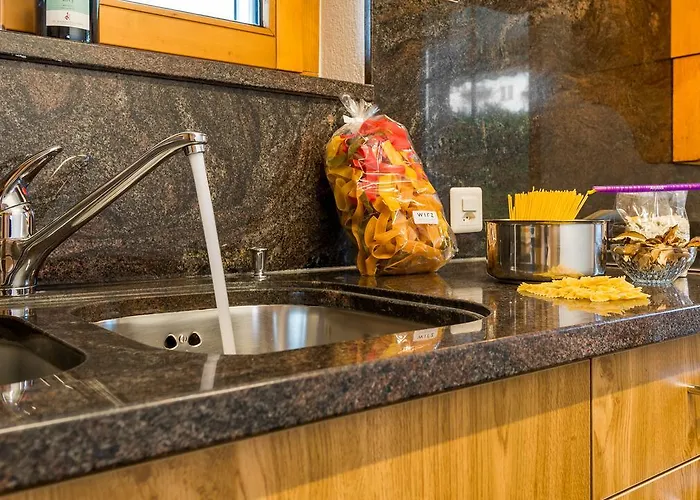 Haus Alpenglueck 아파트 Saas Fee